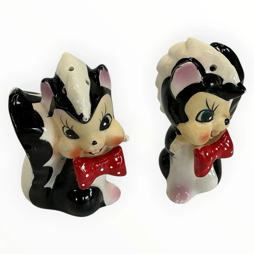Vintage Skunk Pair Salt Pepper Shakers Japan Red Bow Ties‎ 1950